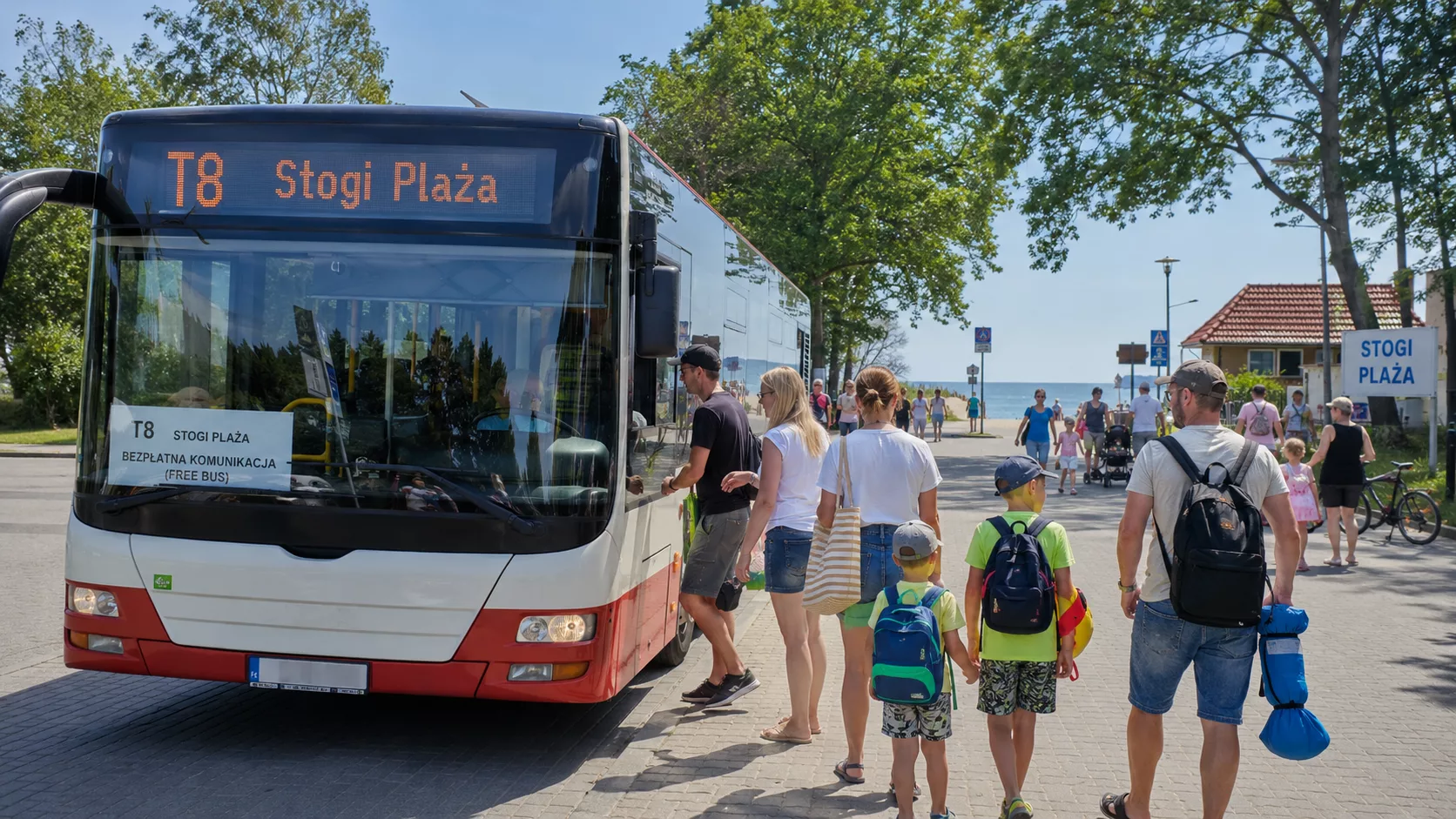 Darmowy autobus prosto na plażę. W Gdańsku wystarczy wsiąść do linii T8