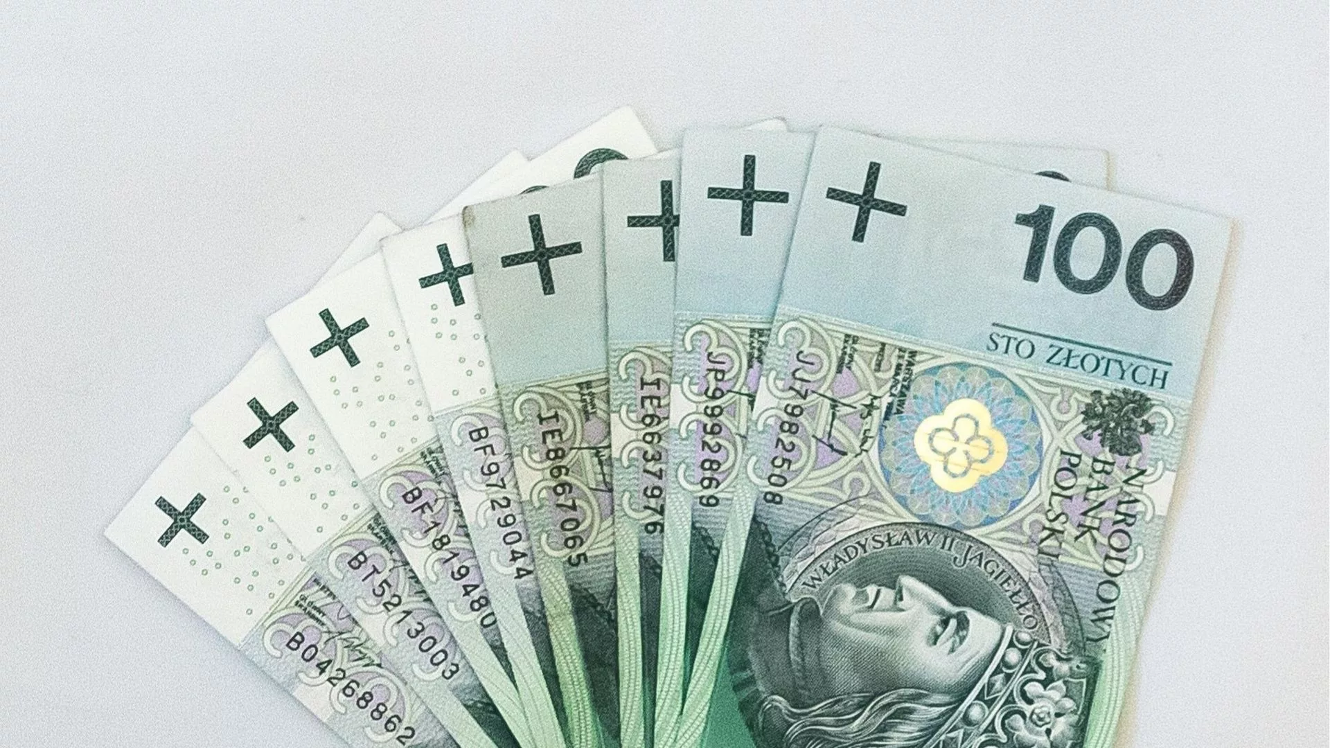 ZUS wypłaca dodatkowe 500 zł. To świadczenie nie zależy od wieku, ale są ważne warunki