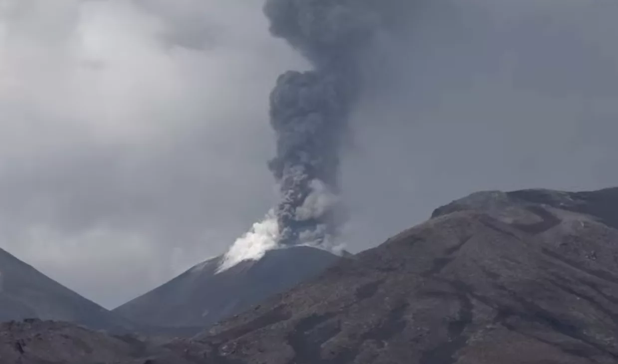 Aktywność erupcyjna Etny 30 lipca 2026 roku.