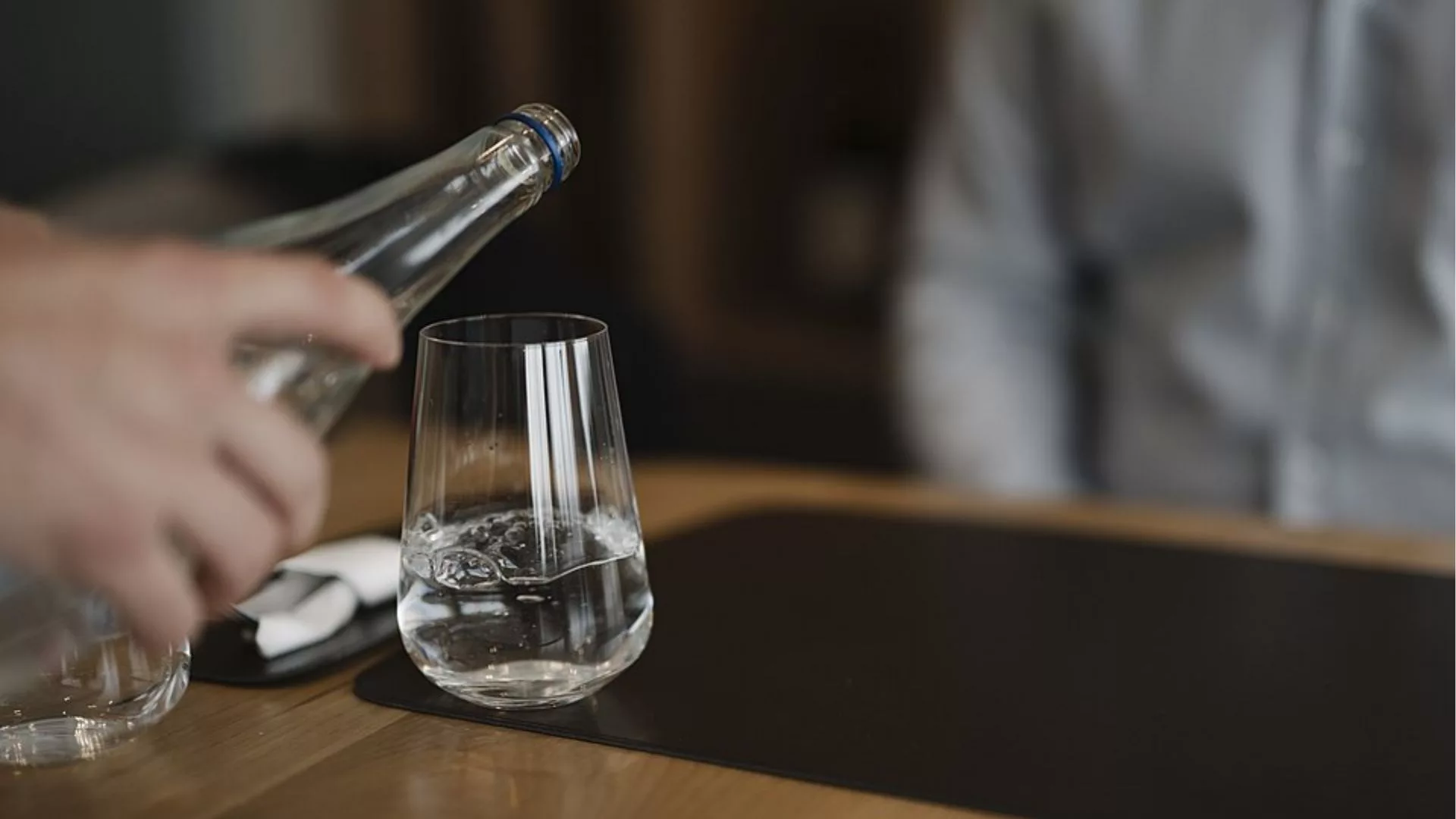Darmowa woda w restauracjach jednak później. Rząd zapowiada dalsze konsultacje