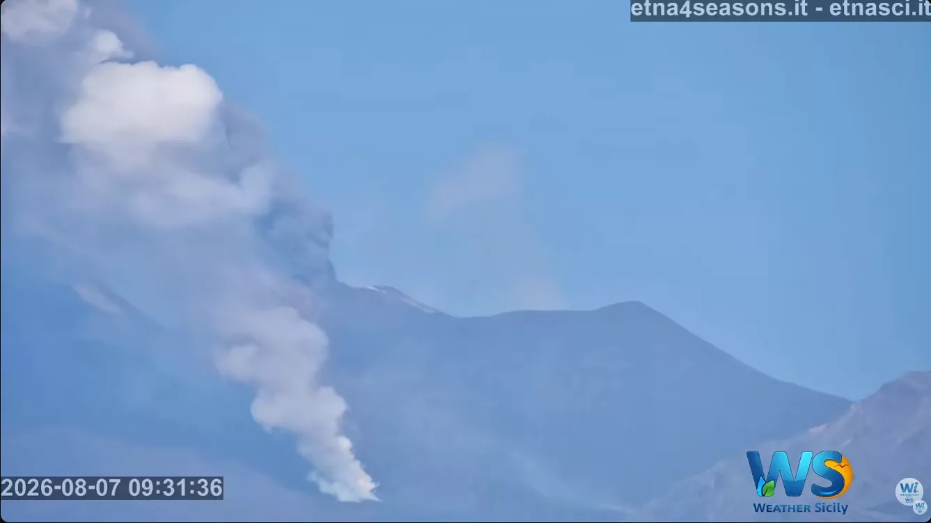 Etna znów wyrzuca lawę i popiół. Erupcja zakłóciła loty na Sycylii