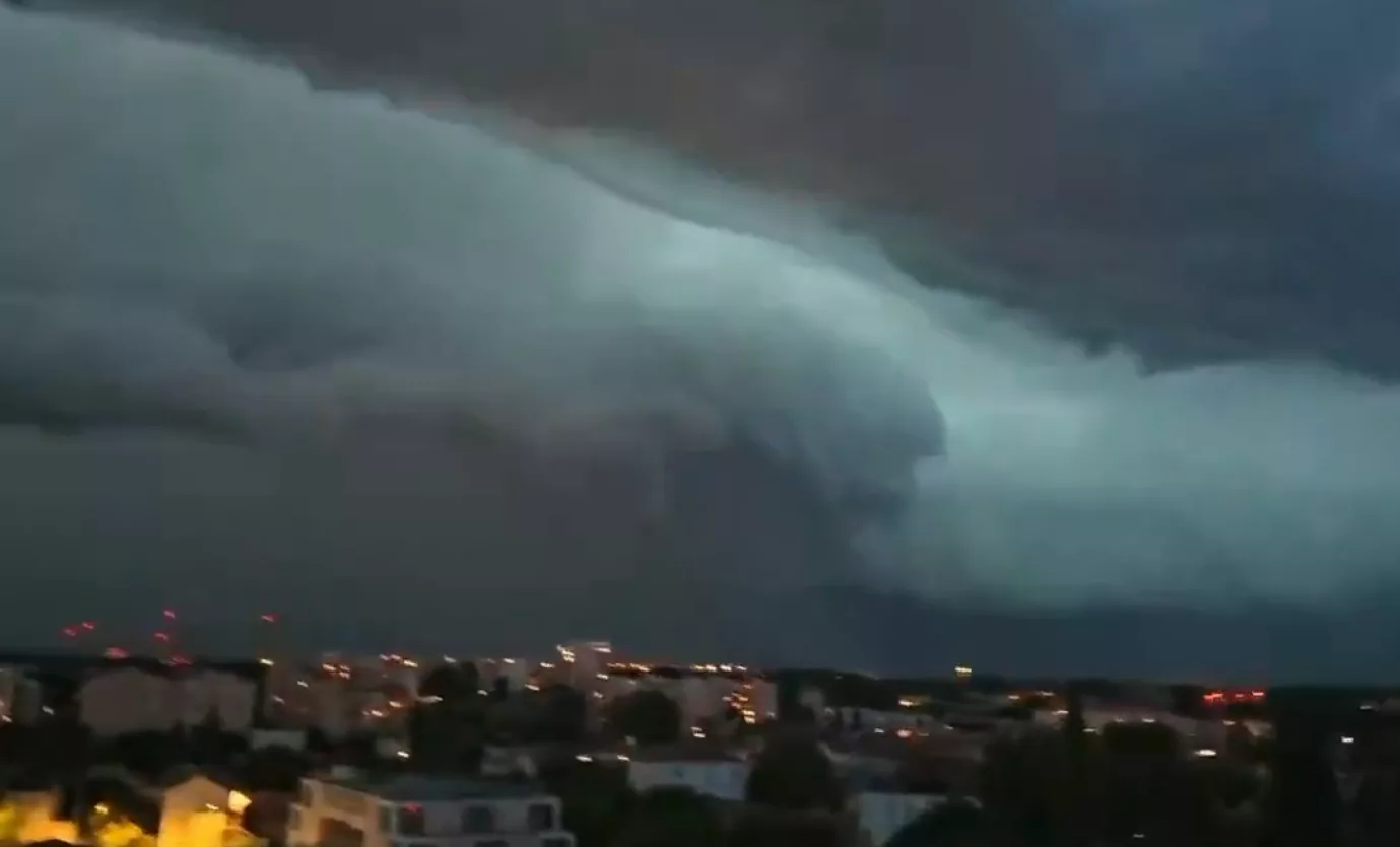 Potężne tornado spustoszyło południe Francji. 39 rannych i około 300 uszkodzonych domów