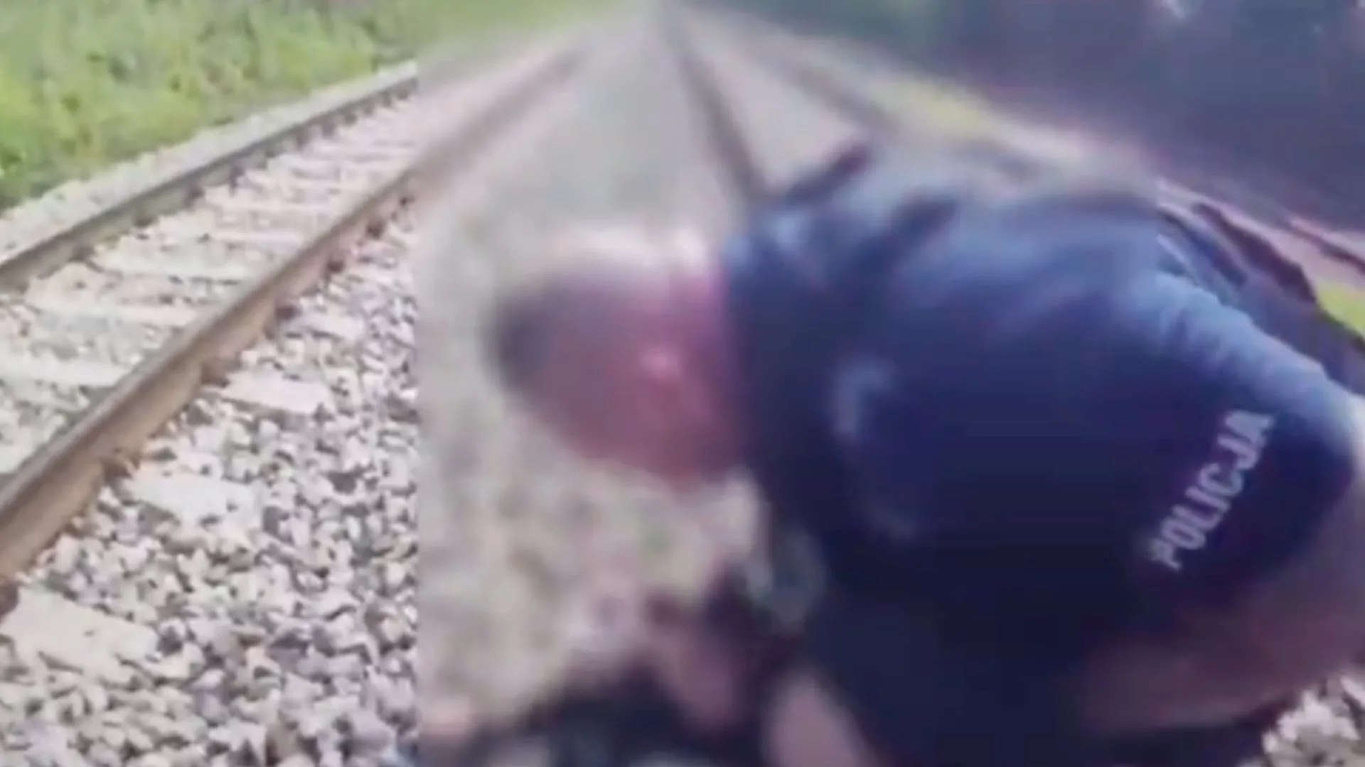 Policjanci w porę zareagowali, ratując życie nieprzytomnego mężczyzny
