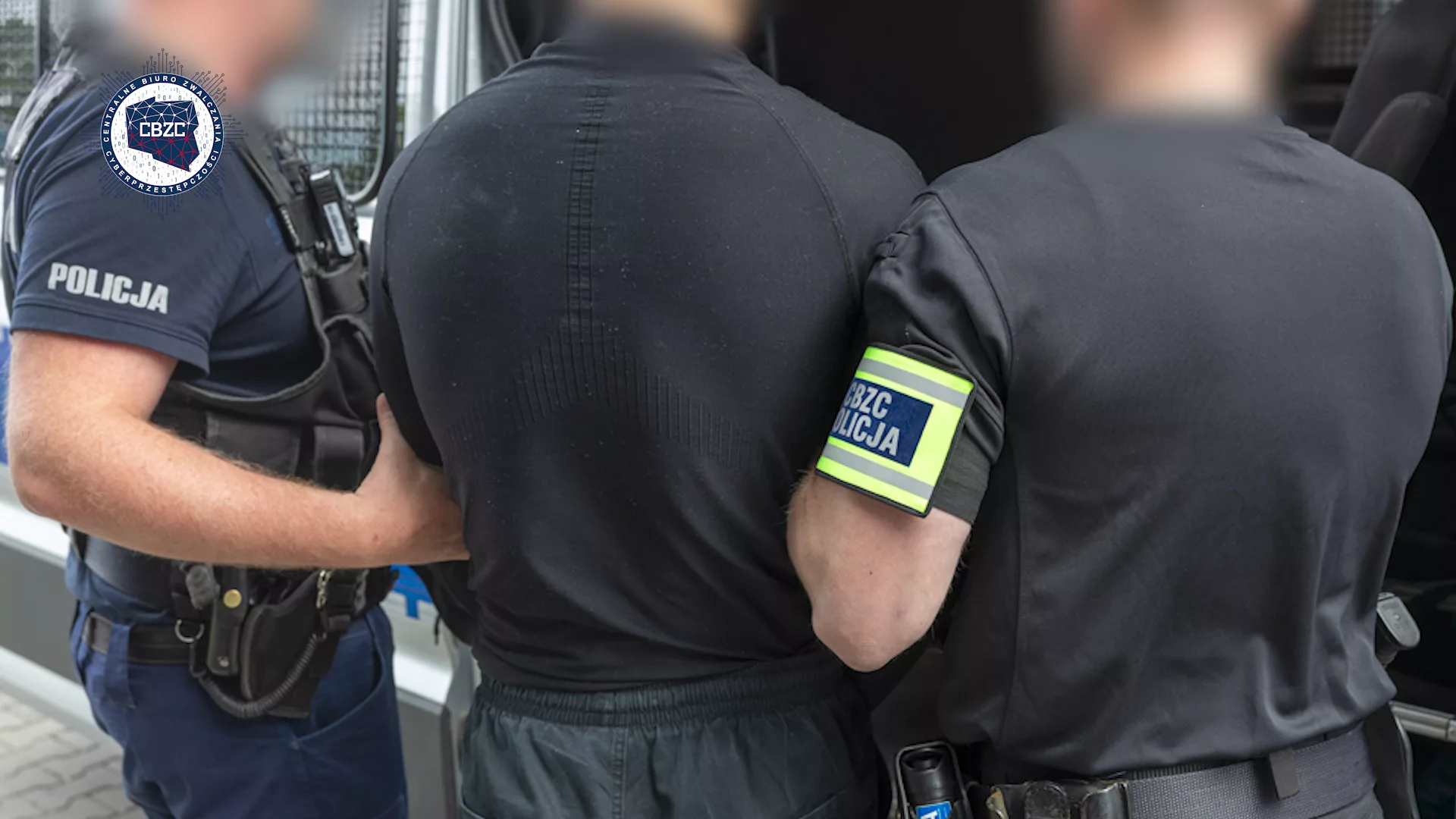 Oszukiwali przy sprzedaży koparek i ciągników. CBZC zatrzymało 7 osób