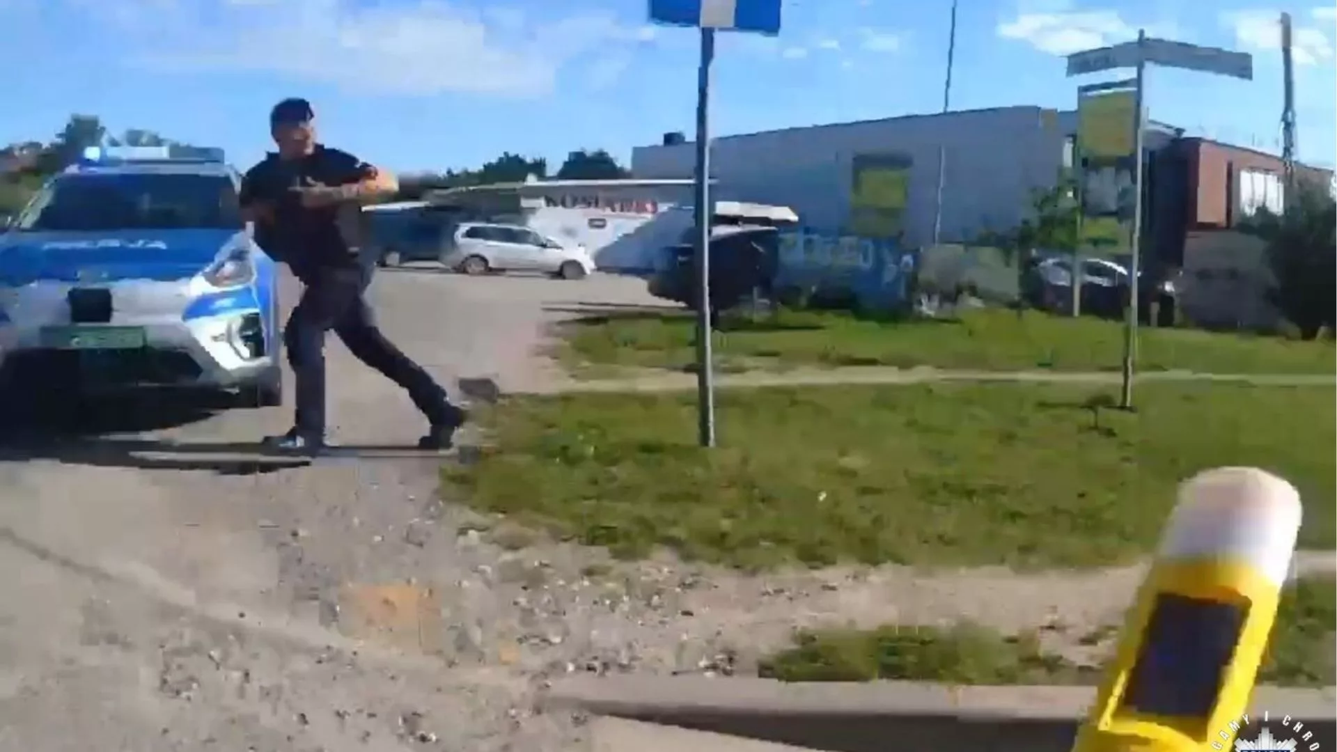 Miał ponad 2 promile i uciekał przed policją. Pościg zakończył się zderzeniem z radiowozem