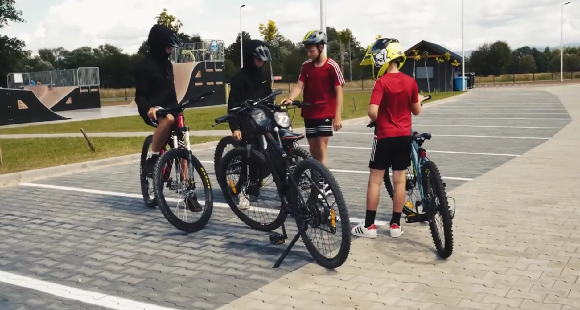 Policja ostrzega rodziców. Nie każdy elektryczny jednoślad jest rowerem