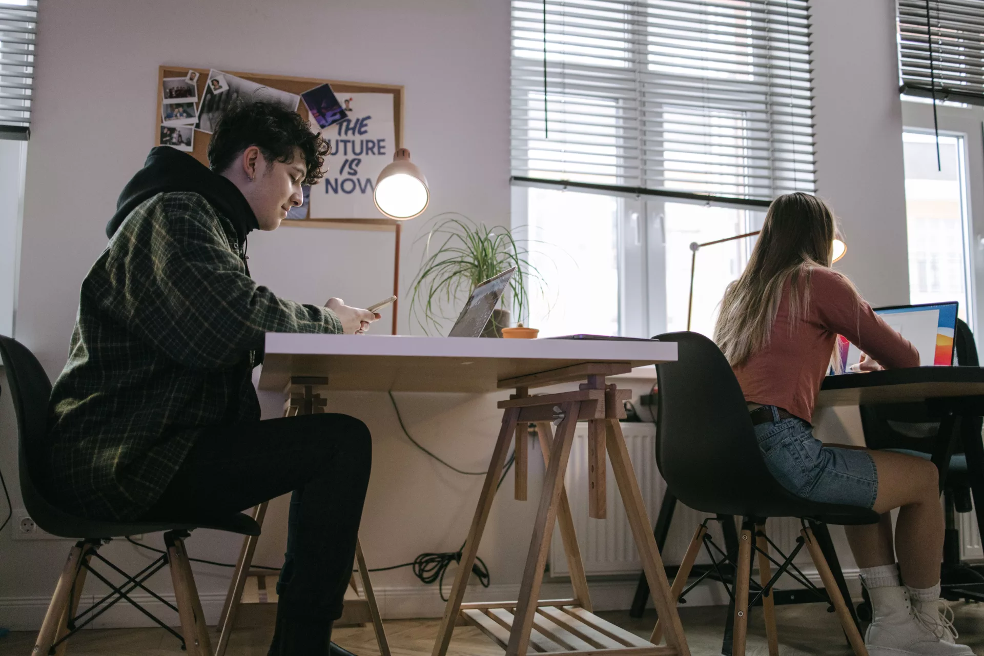 Gen Z dorastało w internecie, ale najczęściej pada ofiarą fałszywych ofert pracy