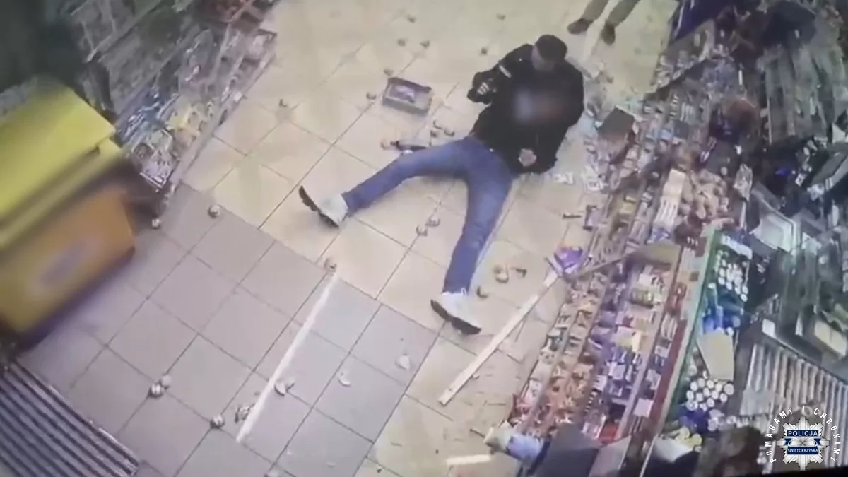 Skakał po samochodach, potem demolował sklep. Policjanci obezwładnili 29-latka