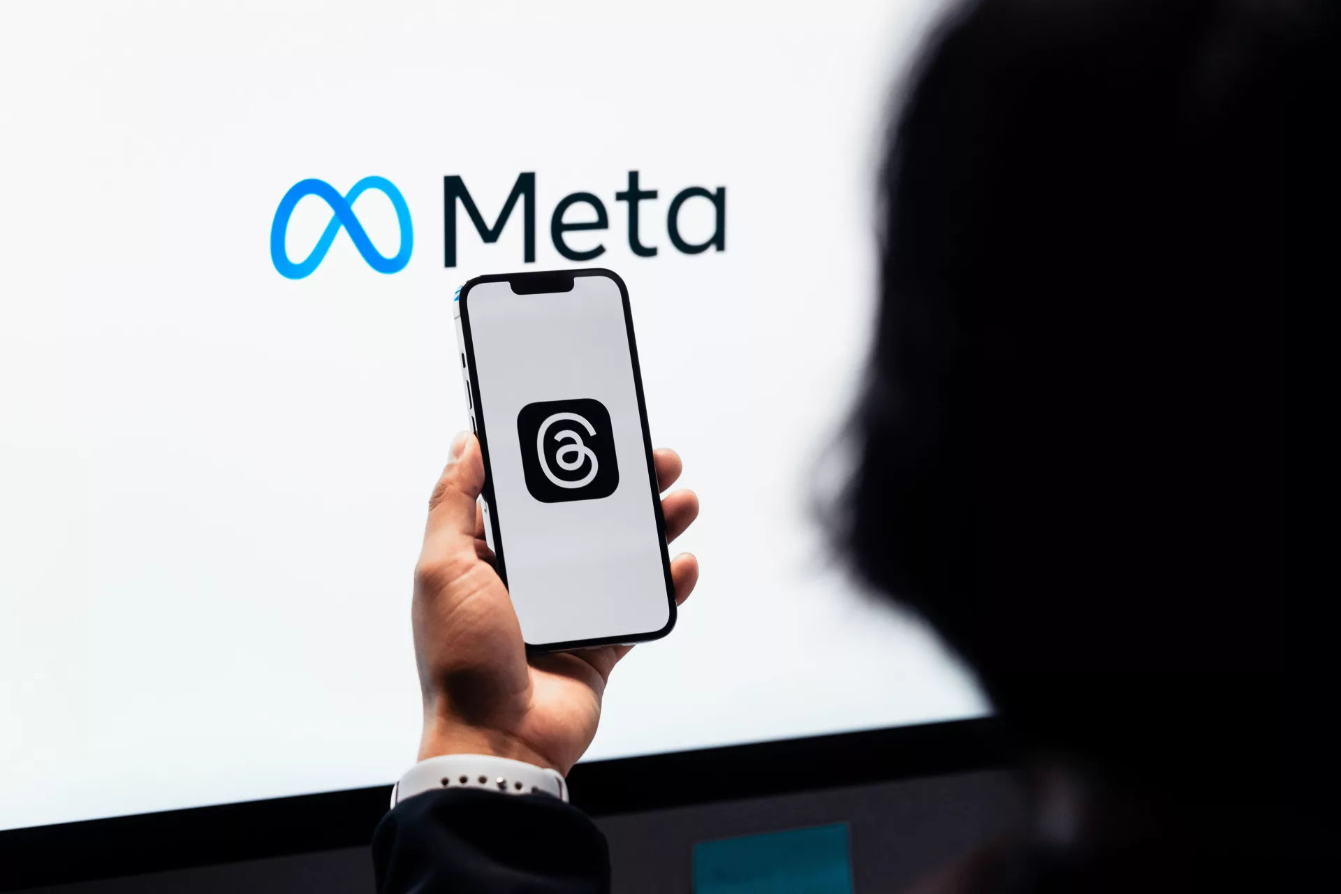 Co szósta reklama na platformach Mety podejrzana o scam. Brzoska chce zmian w prawie