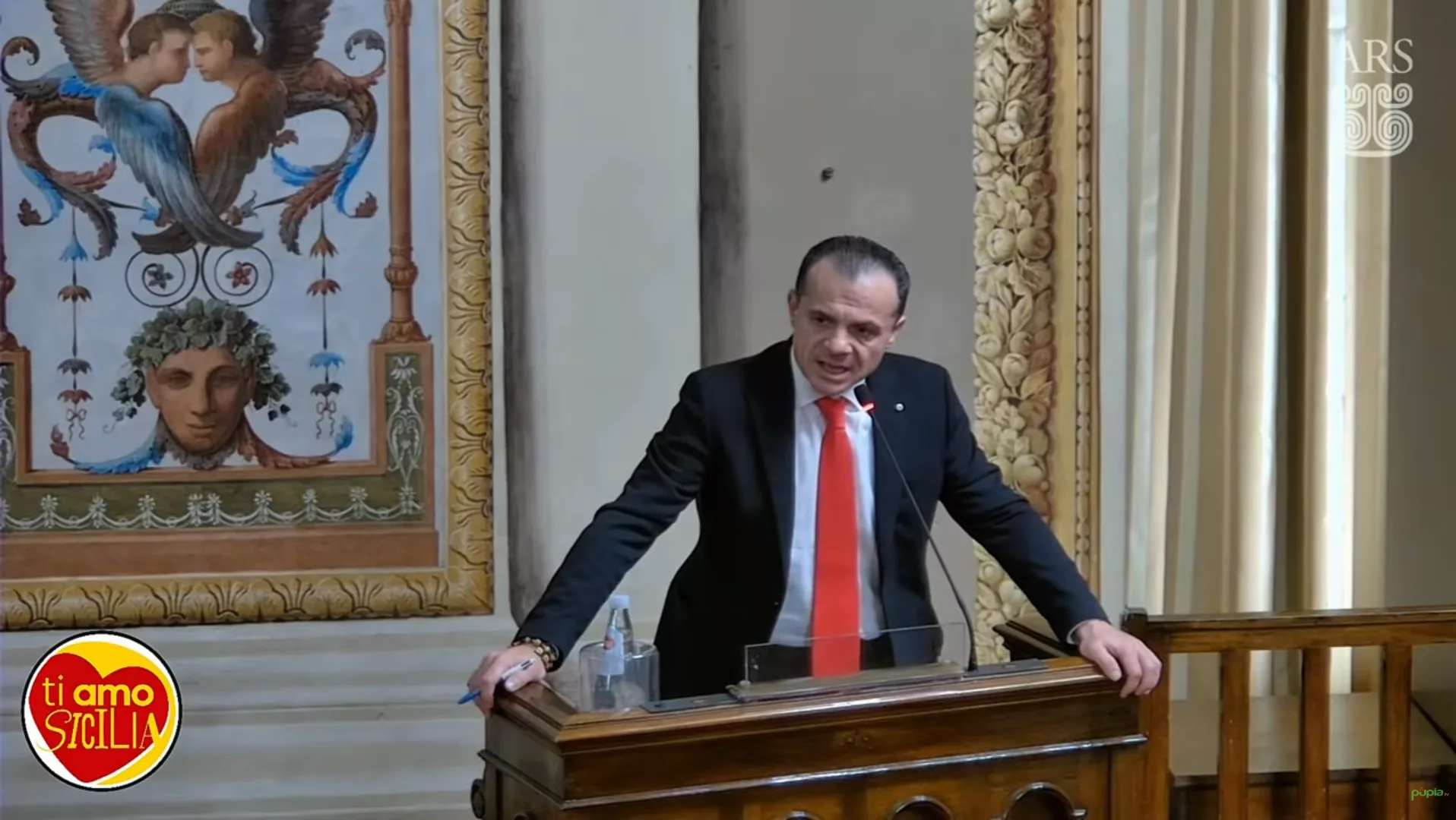Ostre starcie na Sycylii. De Luca ustępuje z komisji, jego miejsce zajmuje La Vardera