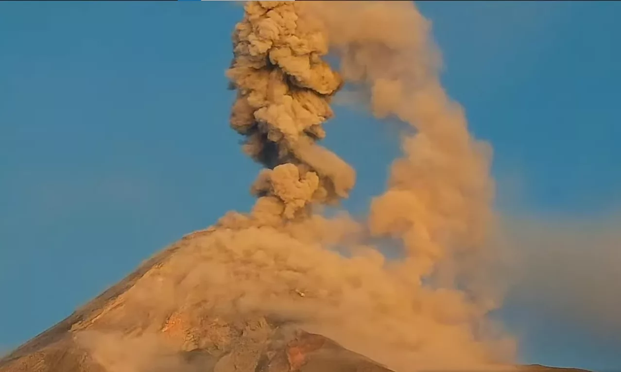 Etna nadal paraliżuje lotnisko w Katanii. Polskie MSZ ostrzega podróżnych