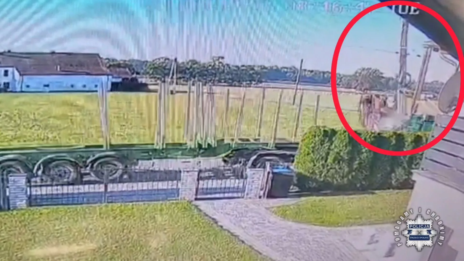 Złamał słup żurawiem HDS i odjechał. Policja szybko ustaliła kierowcę