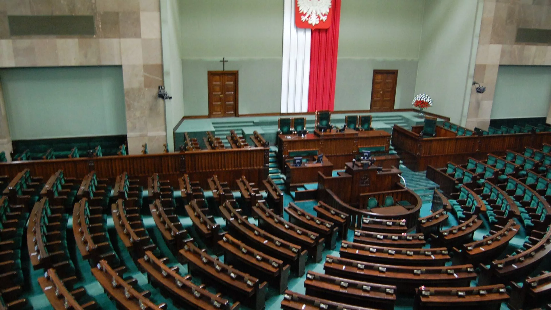 3 miesiące bez prawa jazdy za wykroczenie na przejeździe. Sejm zajmuje się zmianami