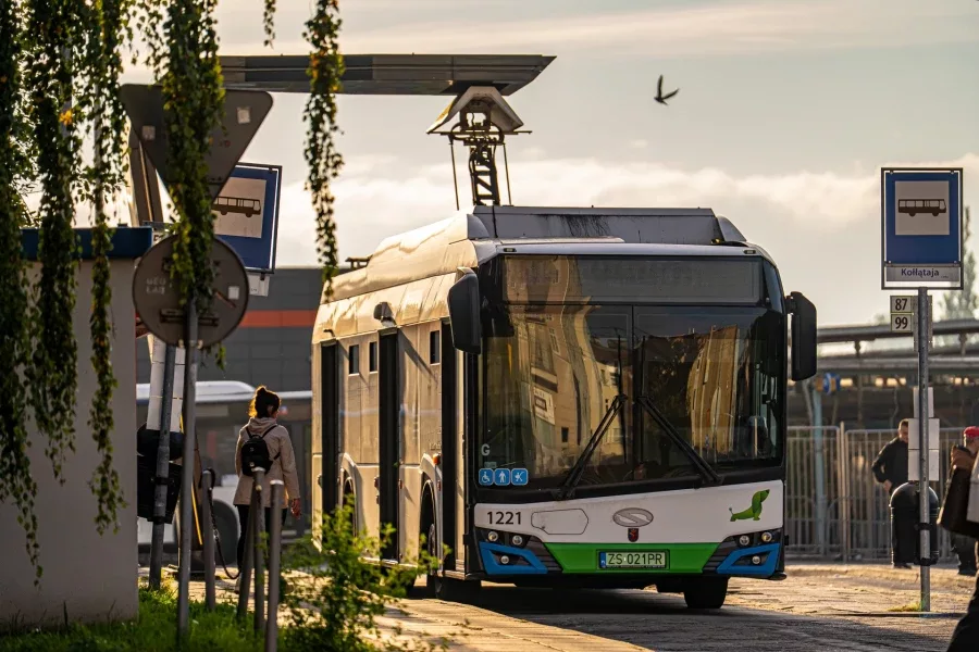 Prąd z odpadów zasili szczecińskie autobusy. Podpisano umowę na 2027 rok