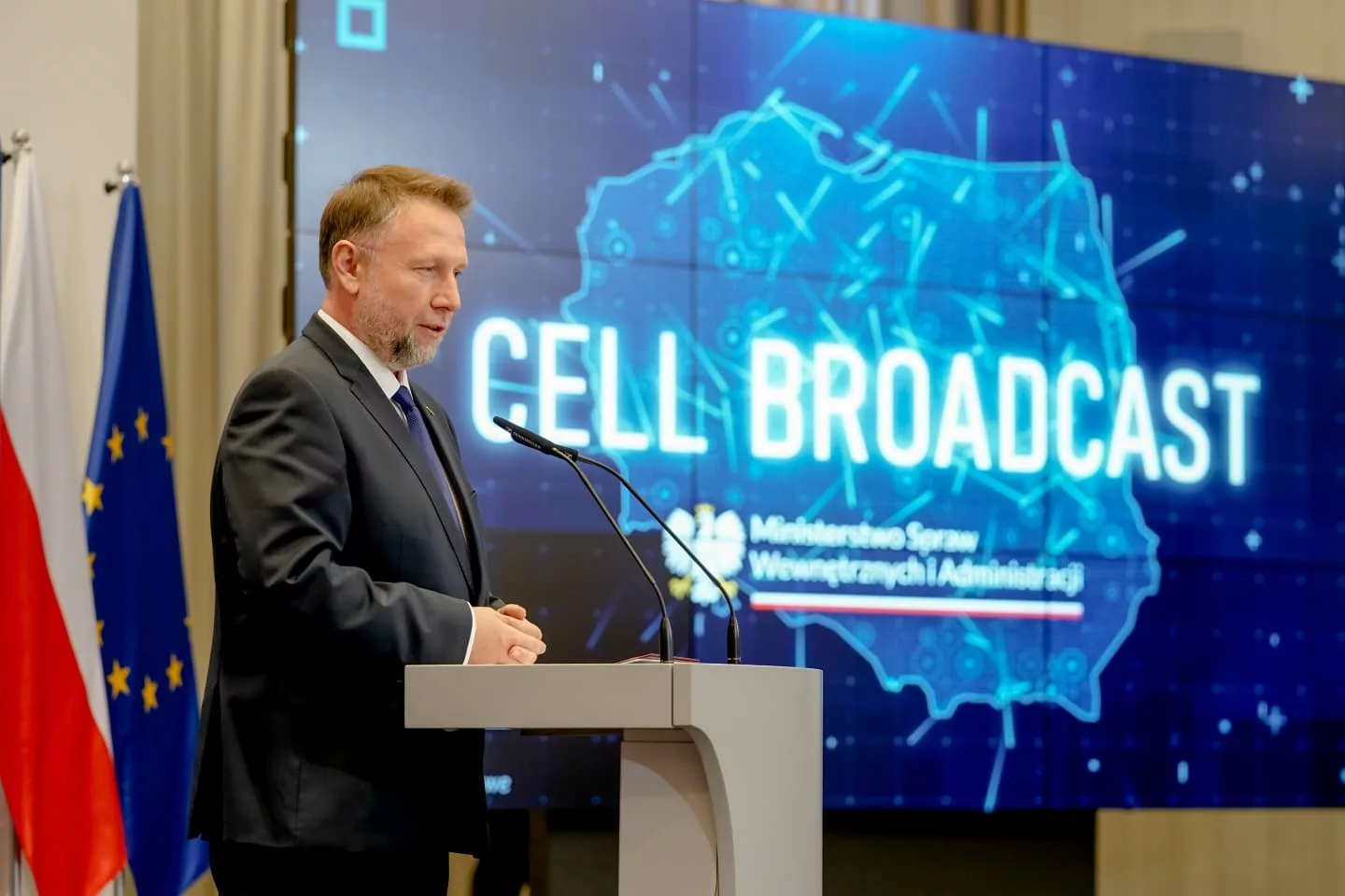 Polska wdroży Cell Broadcast. Alarm pojawi się na telefonie bez SMS-a i aplikacji