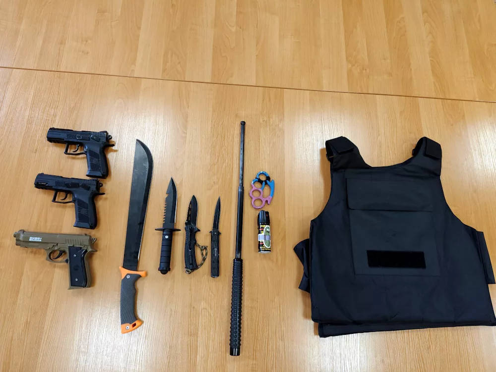 16-latek miał przygotowywać zabójstwo wielu osób. Policja znalazła maczety, noże i kamizelkę kuloodporną