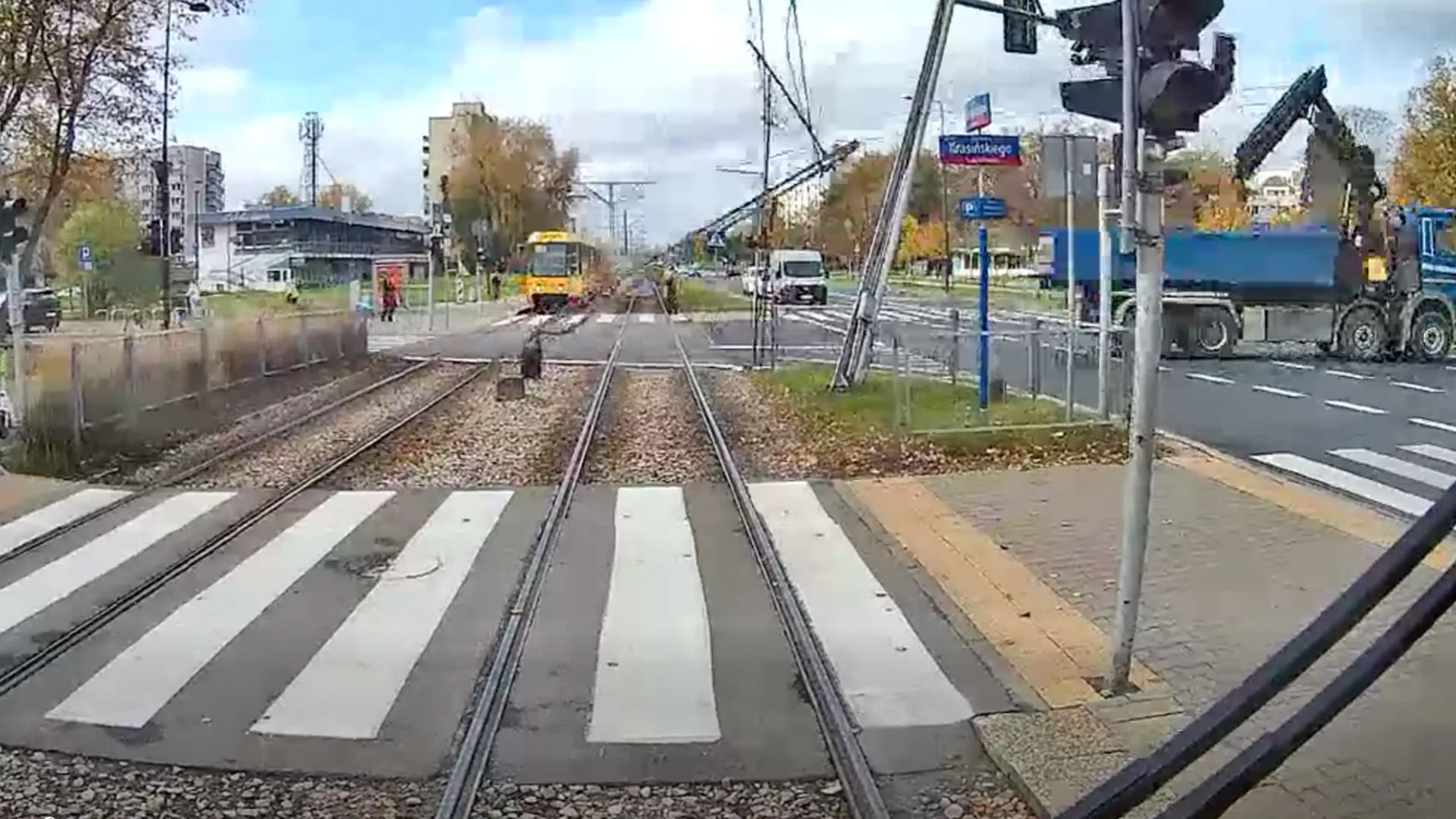 Warszawa: Zerwał trakcję tramwajową, kierowcy grozi kara